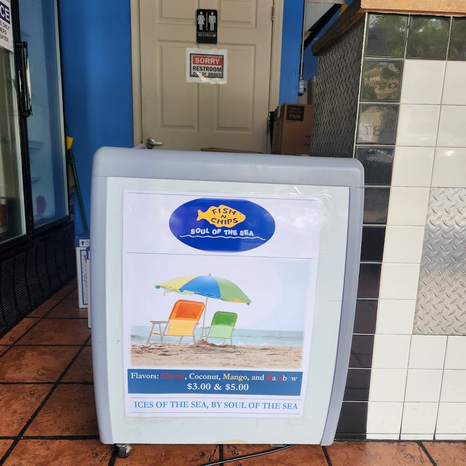 Menu board showing fish, shrimp, and combo plates.